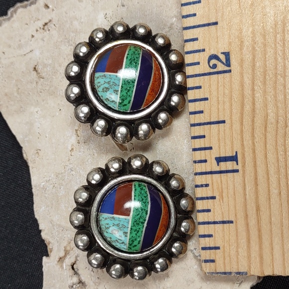Vintage Silvertone Clip-on Earrings - Picture 4 of 4